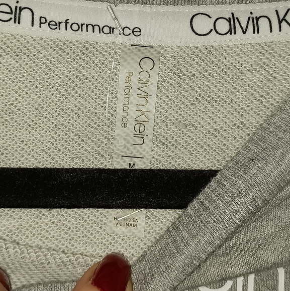 CALVIN KLEIN PERFORMANCE CK CROPPED SWEATSHIRT
COL - Picture 5 of 8